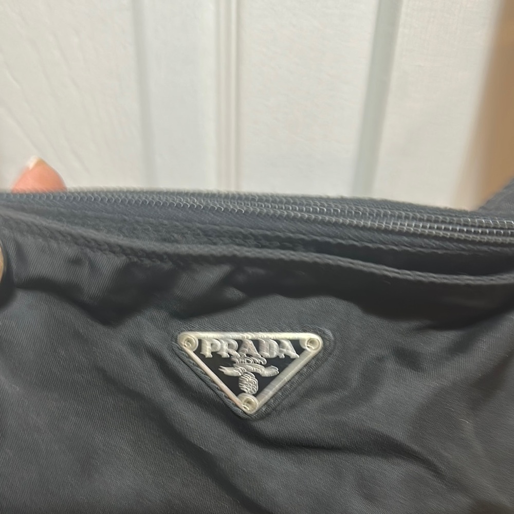 Prada Black Crossbody Bag with Sleek Design - Picture 2 of 4